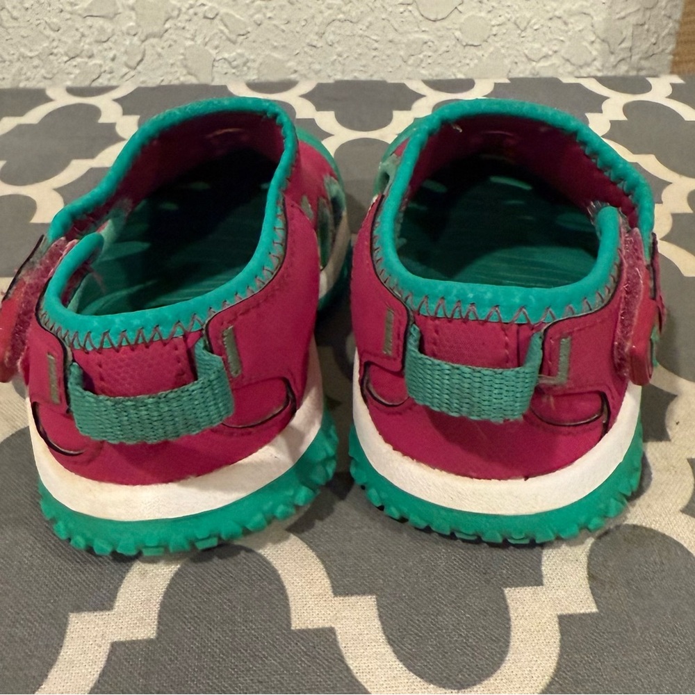 KEEN Stingray Sandal - Toddler size 5 in great condition. - Picture 3 of 5